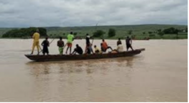 Rescuers in Nigeria Search for Dozens Missing After Boat Capsizes Rescuers in Nigeria Search for Dozens Missing After Boat Capsizes