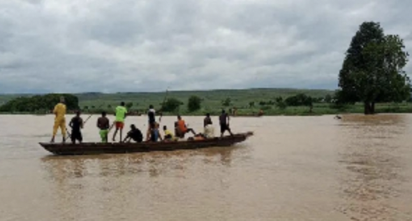 Dozens Die After Boat Hits Tree Stump in Nigerian River Dozens Die After Boat Hits Tree Stump in Nigerian River