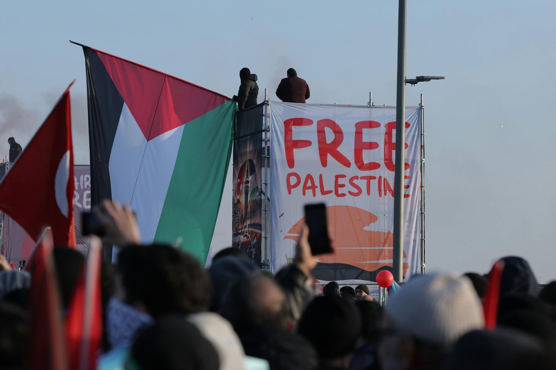 Israeli Officials Announce West Bank Policy Shift, Gaza Strike Kills Journalist