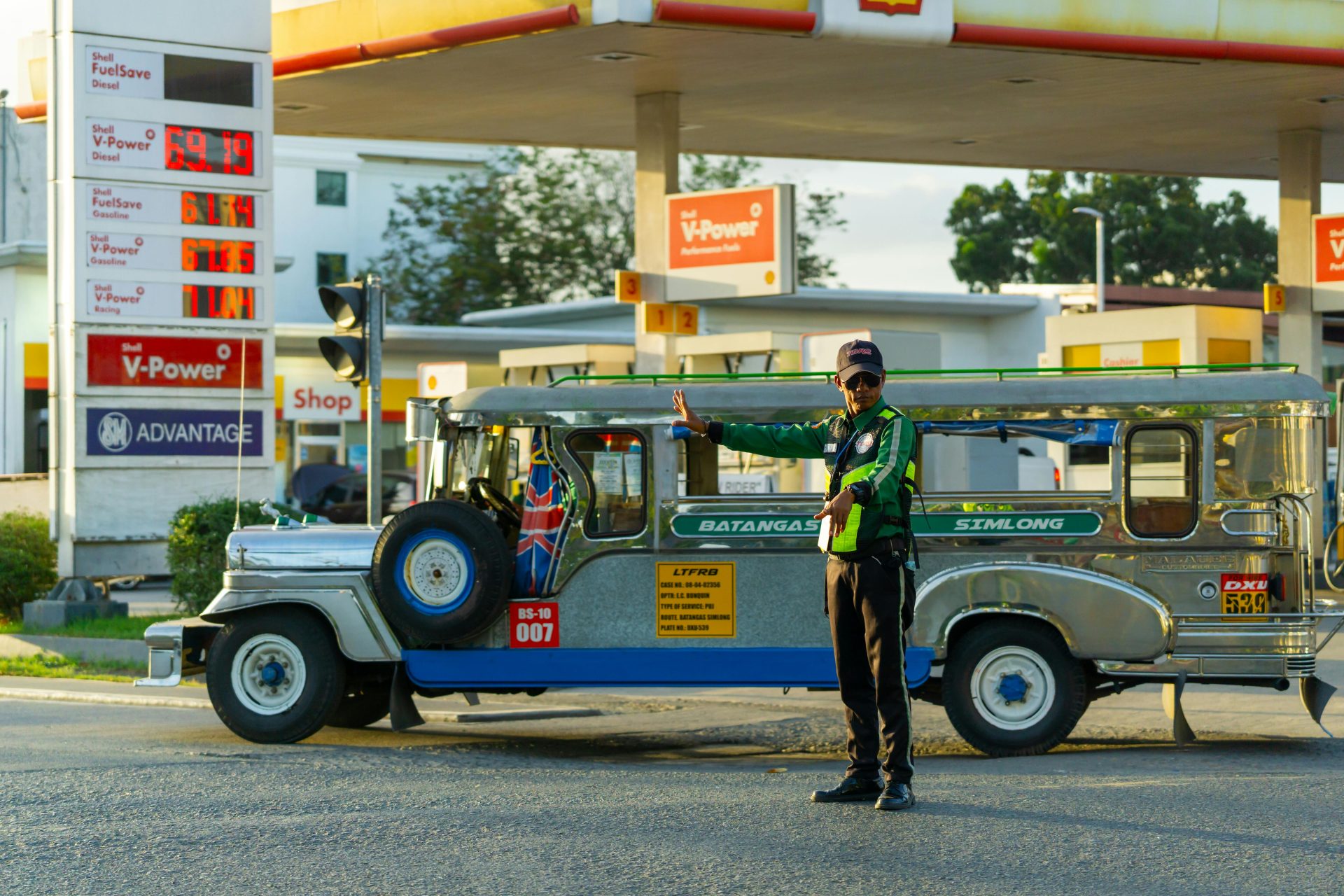 Zimbabwe Annual Inflation Rate Rises to 4.4% in March