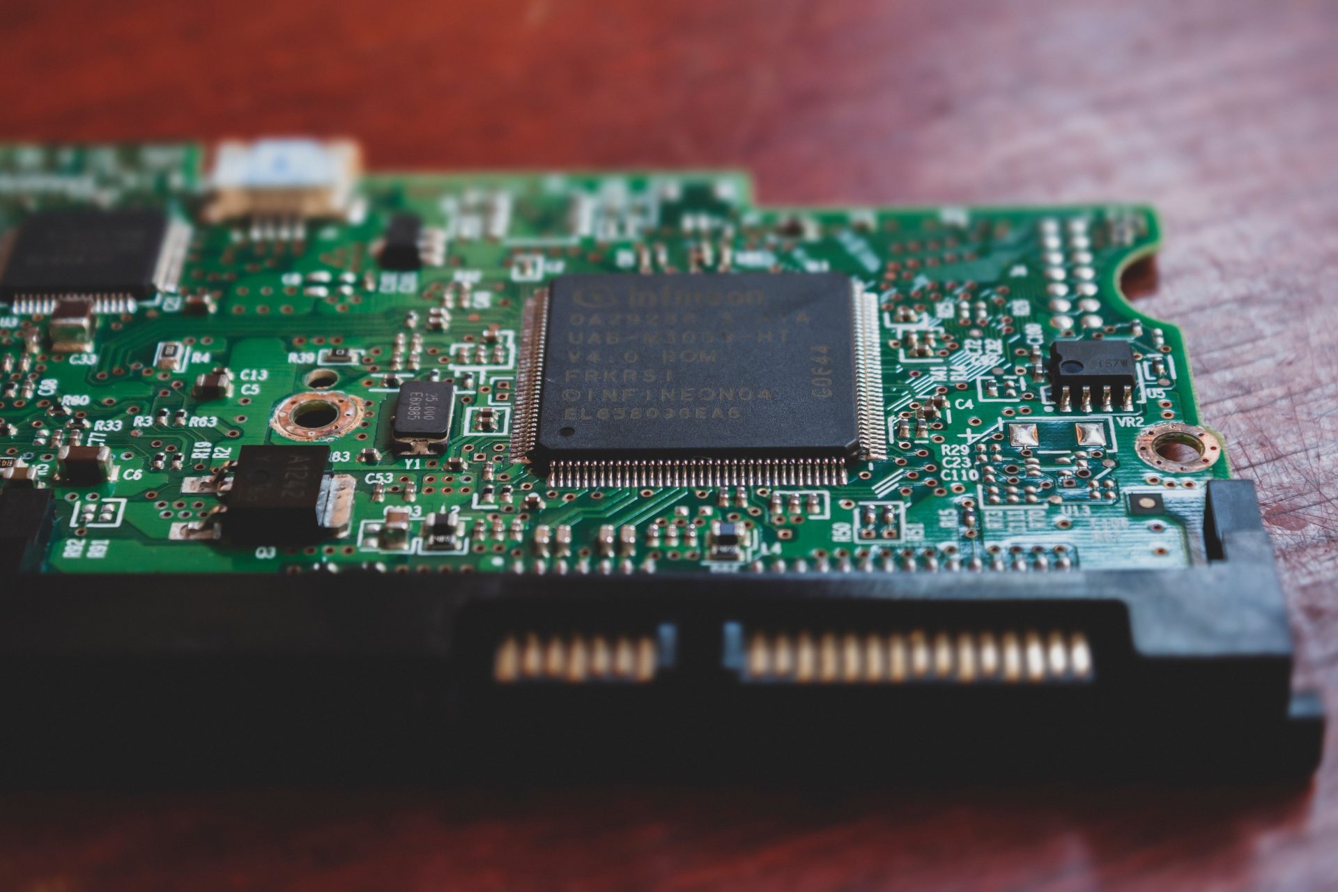 ASML Q2 Earnings Exceed Forecasts Amid Strong AI Chip Demand