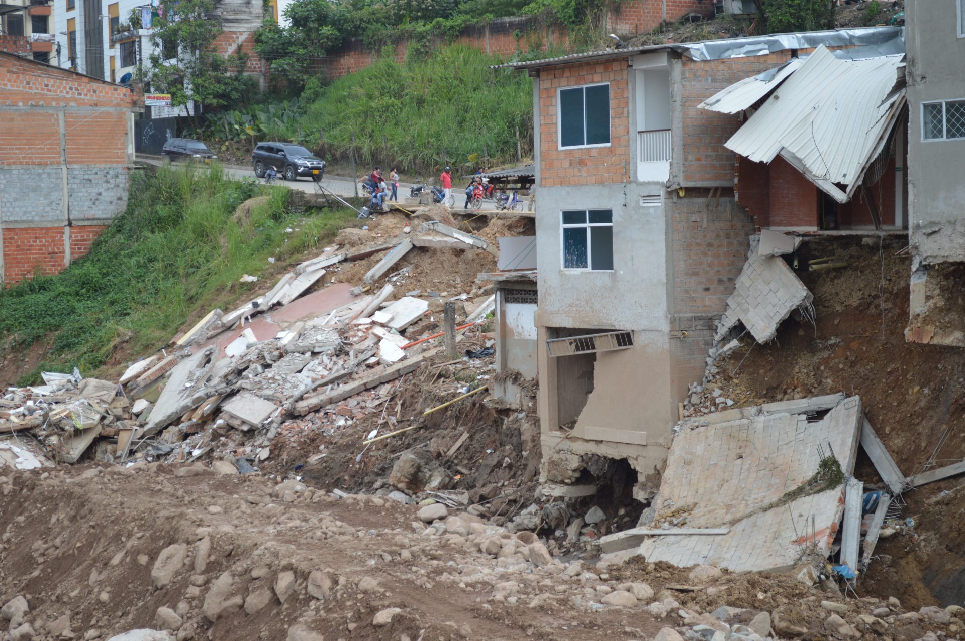 Venezuela Holds Vigils One Month After Quakes; Thousands Still Missing