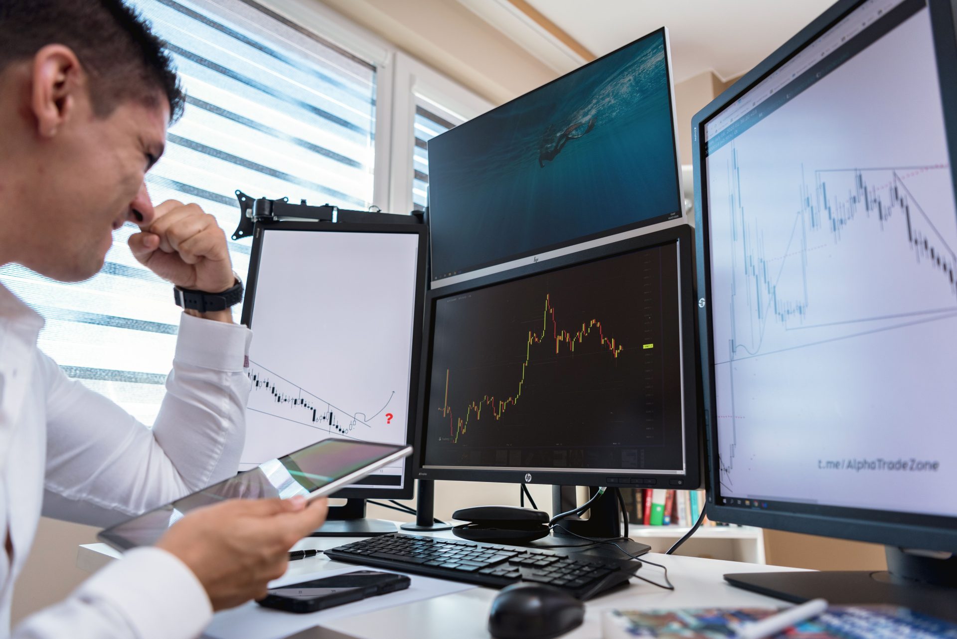 Tech Stocks Dip, Oil Prices Climb, House Passes Trading Bill