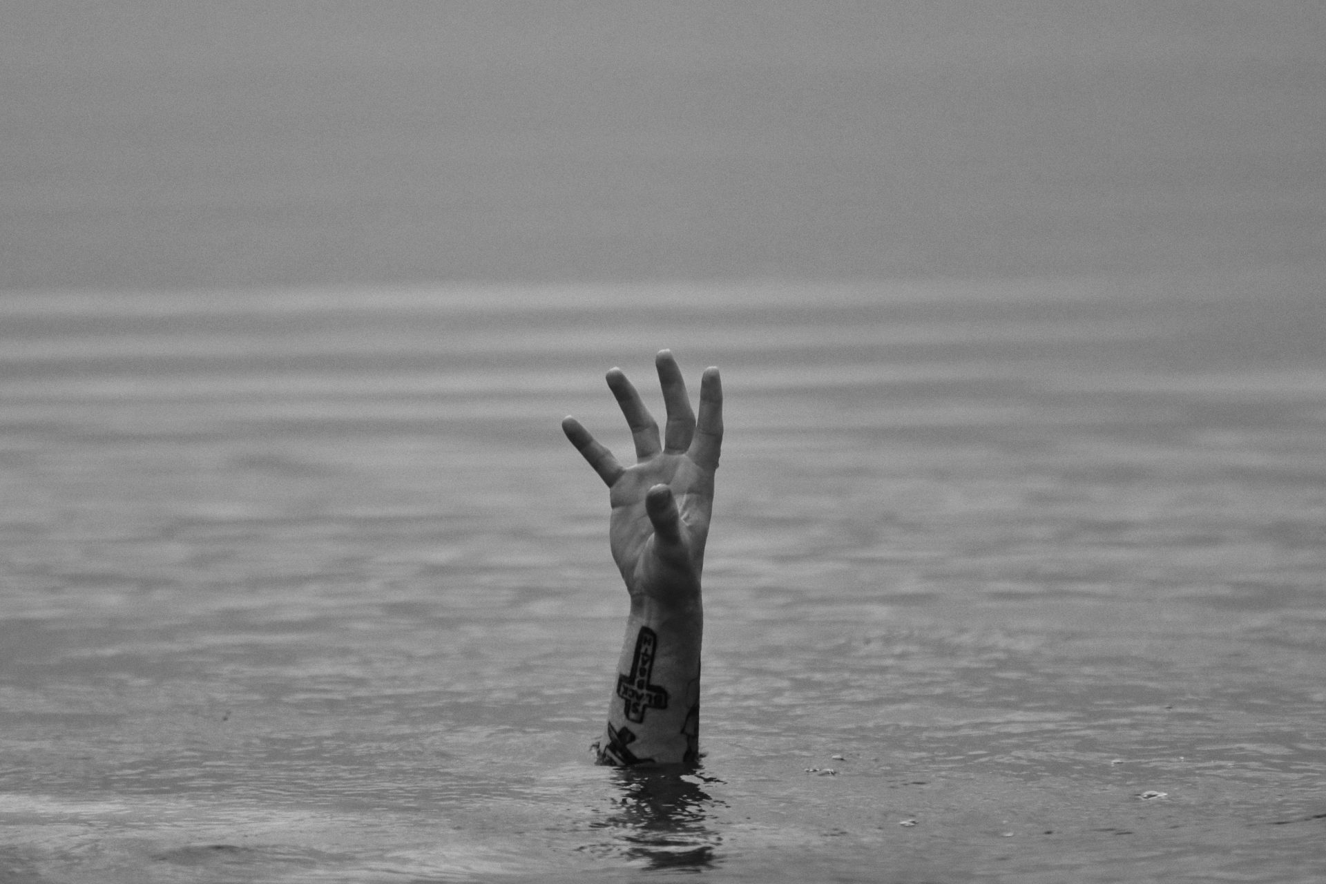 Girl, 6, Dies Days After Parents, Sister Drown Off UK Sussex Coast