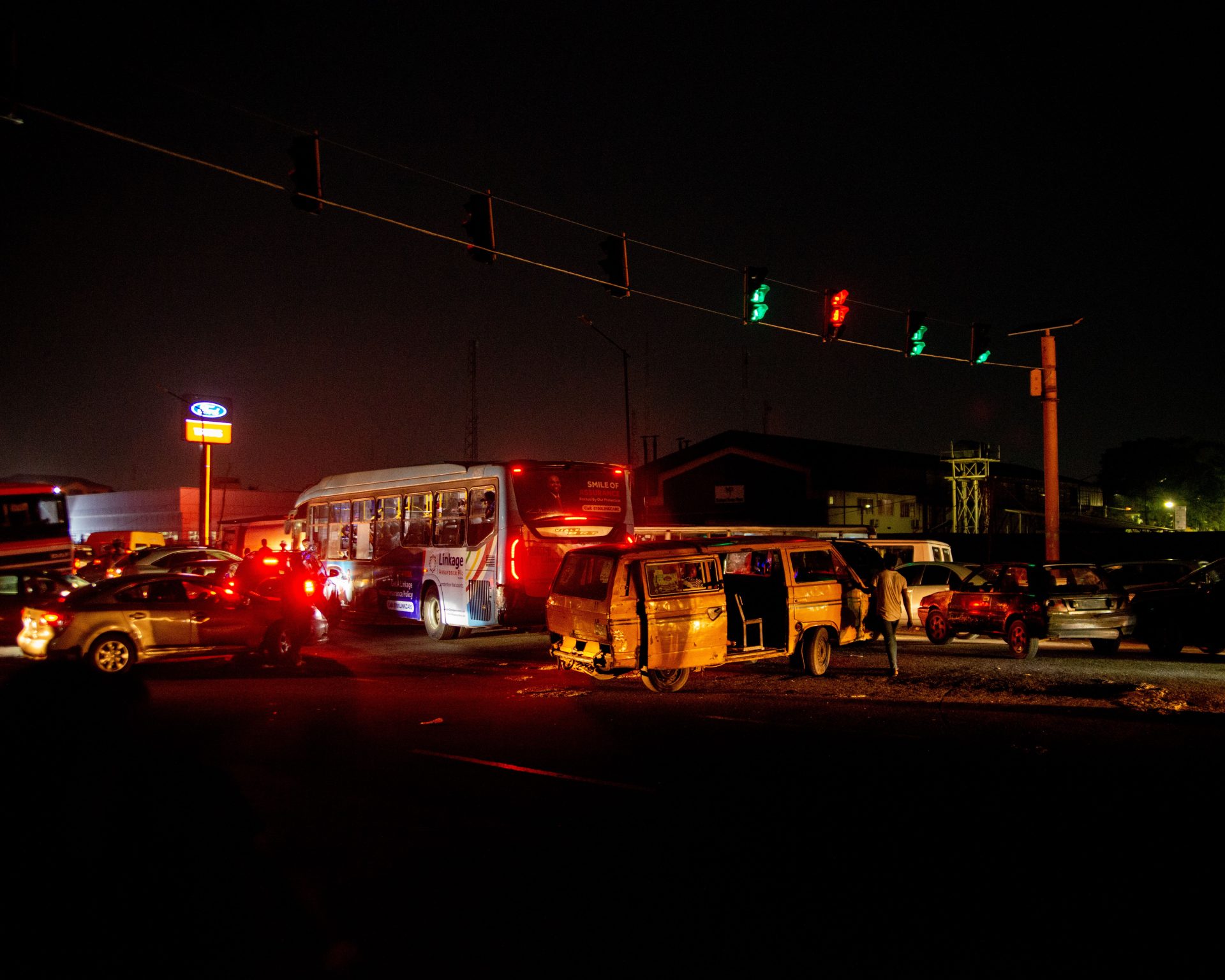 2 Dead, 22 Injured in Zimbabwe Bus Overturn on Gweru-Zvishavane Road