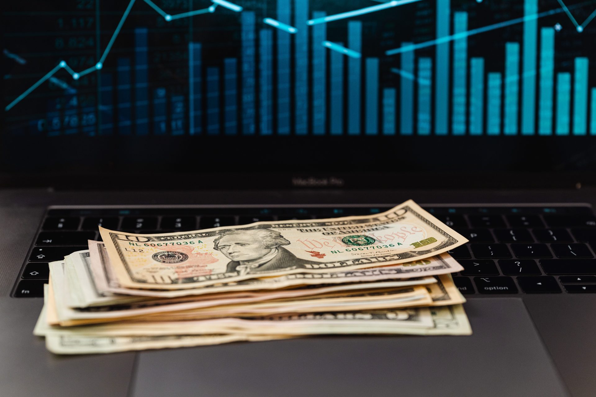 U.S. Dollar Stabilizes as Inflation Data Shapes Fed Rate Outlook