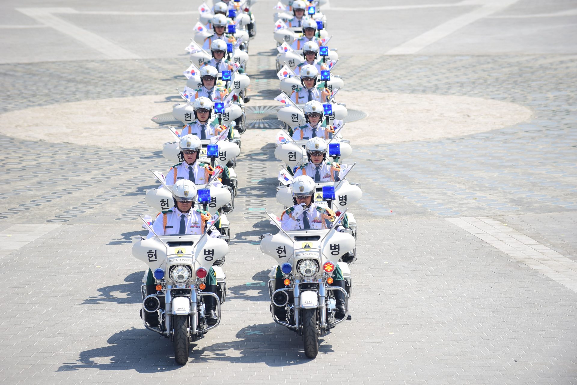 Vietnam Transfers Three South Koreans Wanted for Telecom Fraud