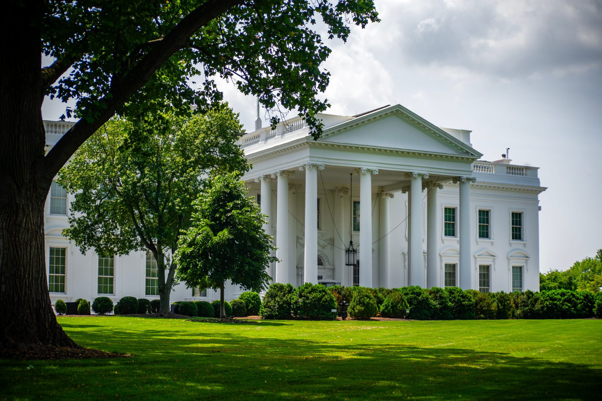 Federal Judge Blocks WH from Revoking 3 News Outlets Credentials