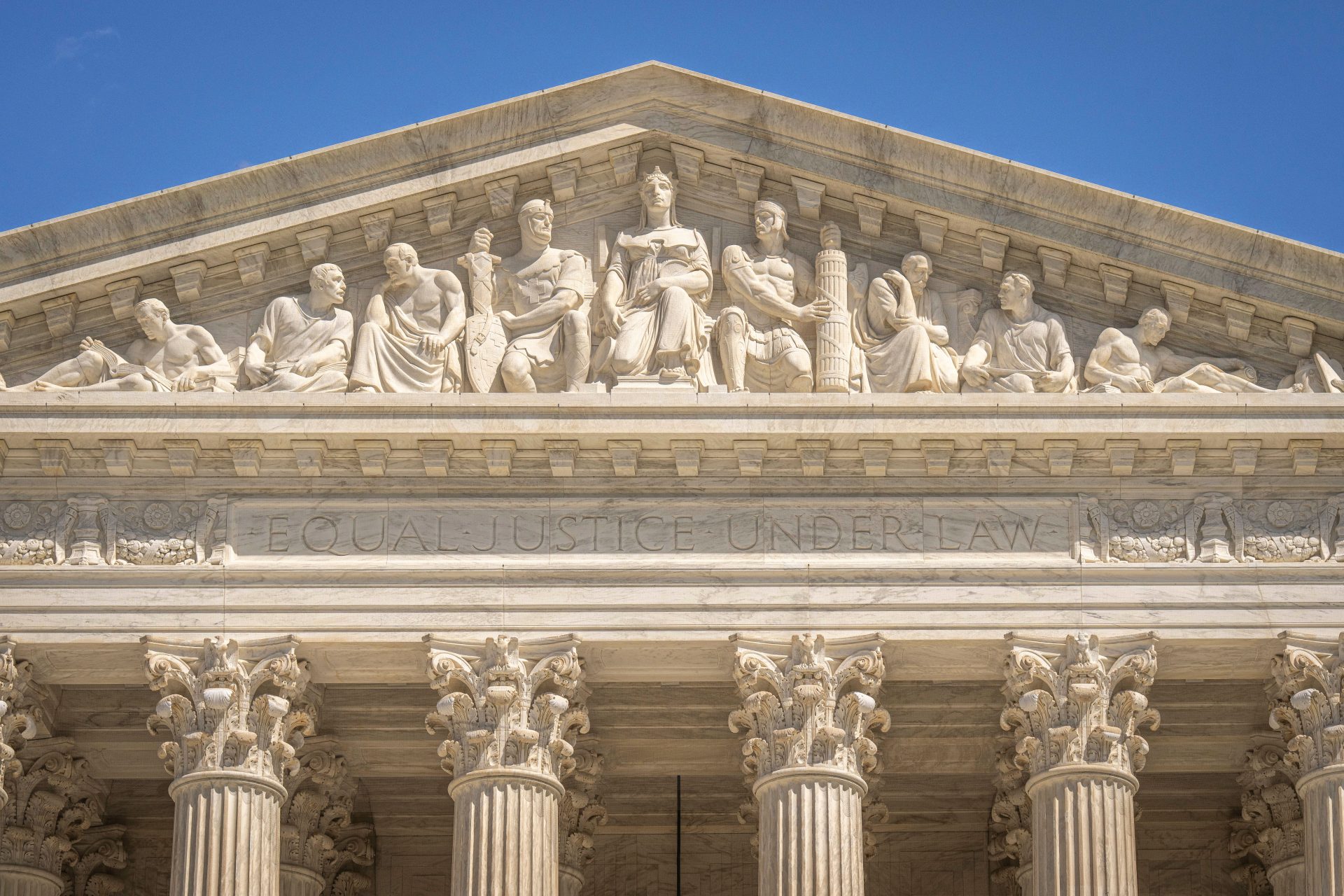 Justice Alito Considered Retirement, Stays on Supreme Court
