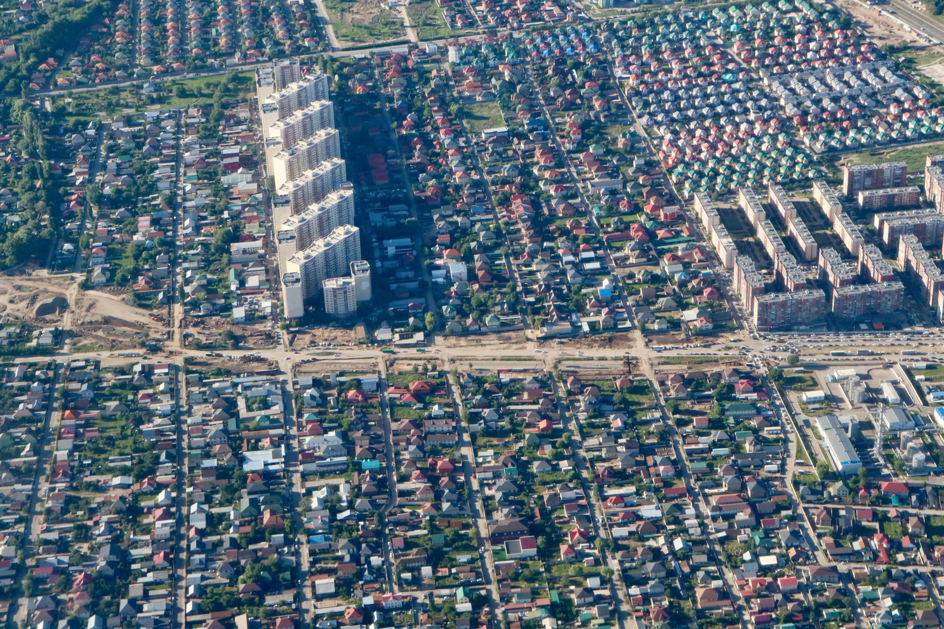 Kazakhstan Navigates Russian Citizen Influx & Economic Shifts